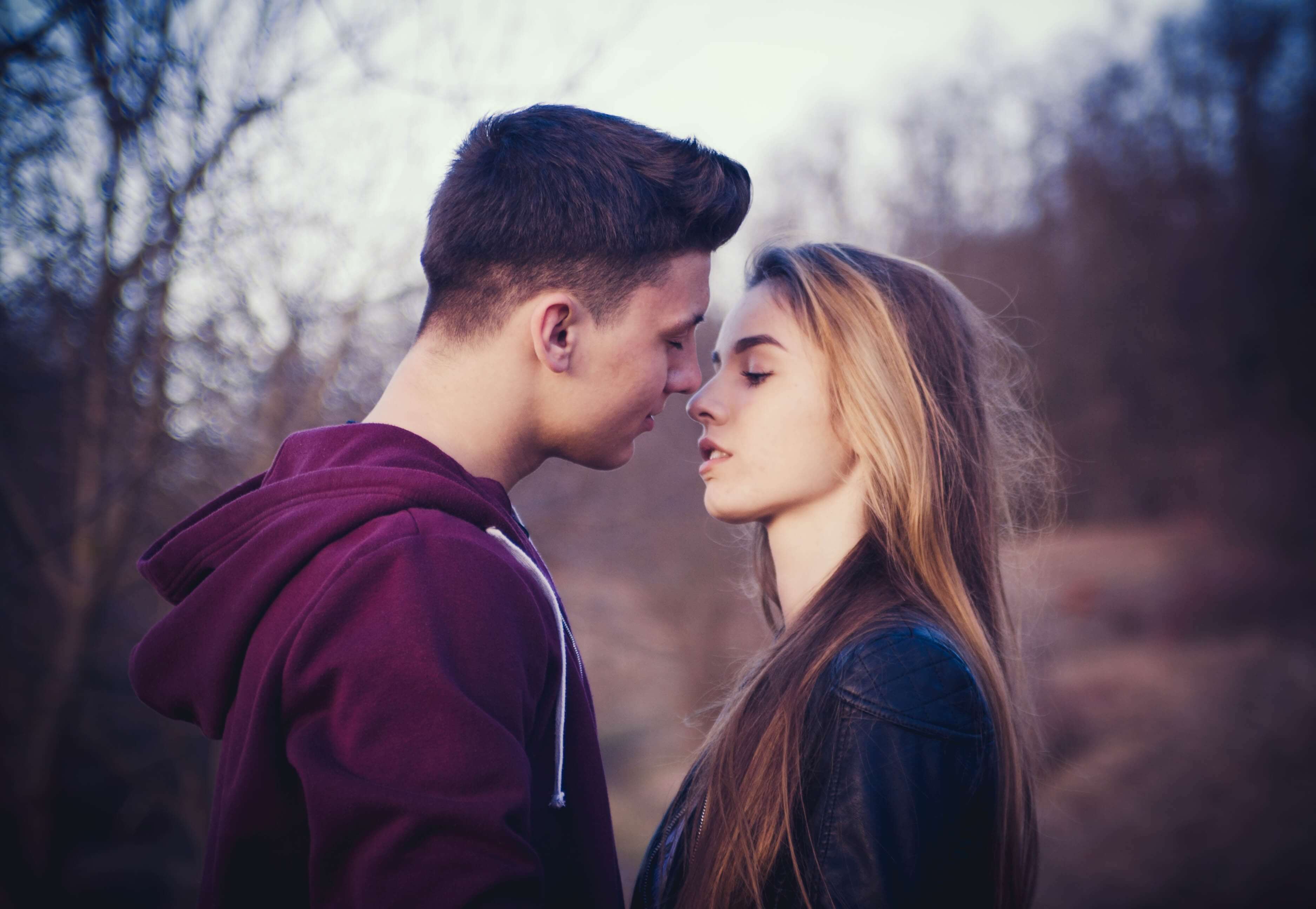 Красивые фото на которых парень и девушка целуются - сборка 9