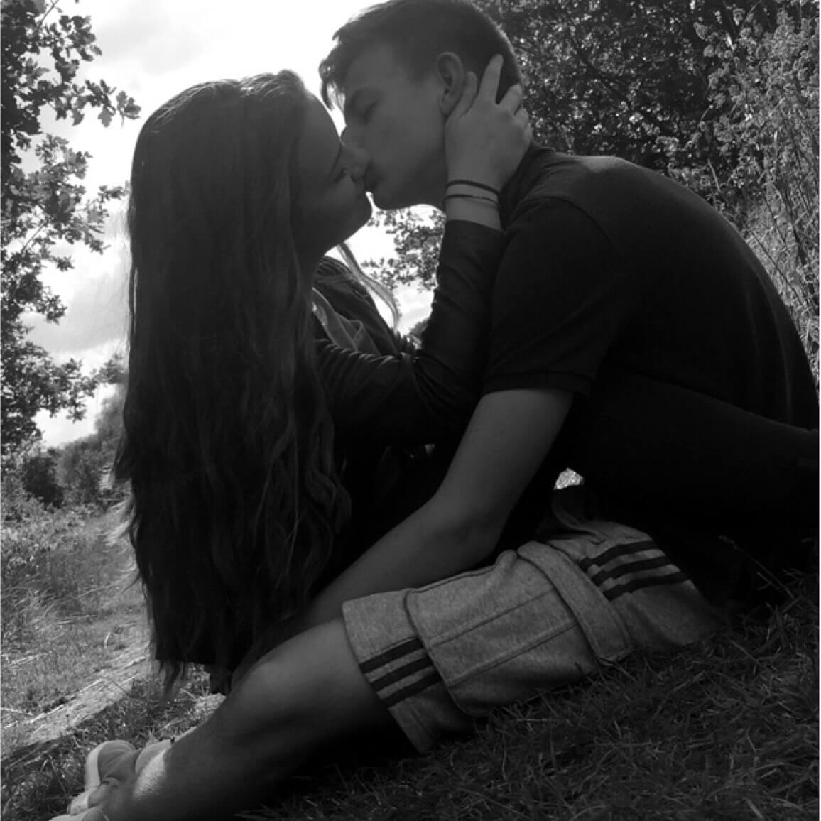 Фото где целуются девушка и парень целуются