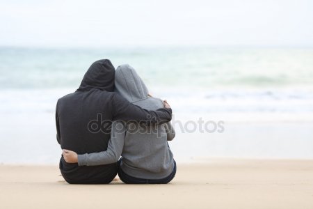 Фото девушки и парня со спины в обнимку (15)