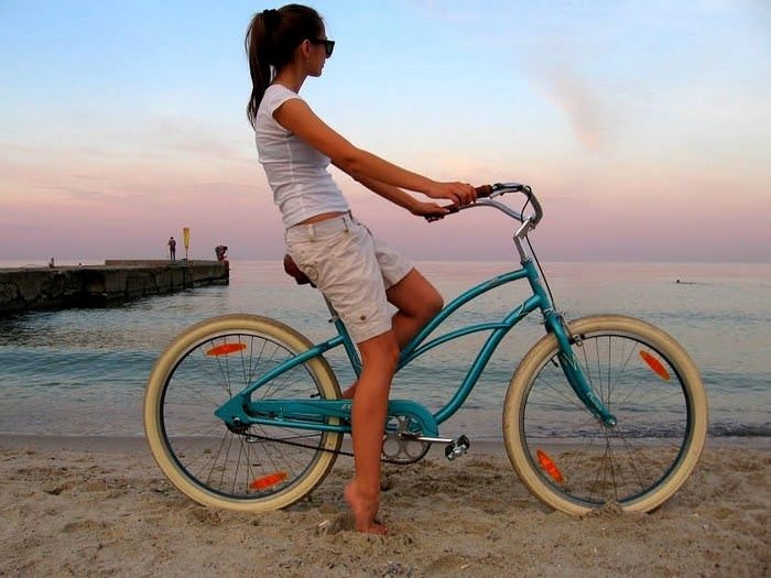 Красивые девушки на велосипеде вид сзади фото