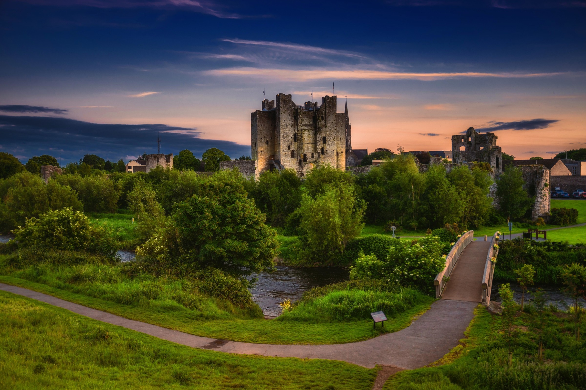 Ирландия. Замок трим Ирландия. Замок Скай Ирландия. Ирландия Утес замок. Ирландия Дублин природа.