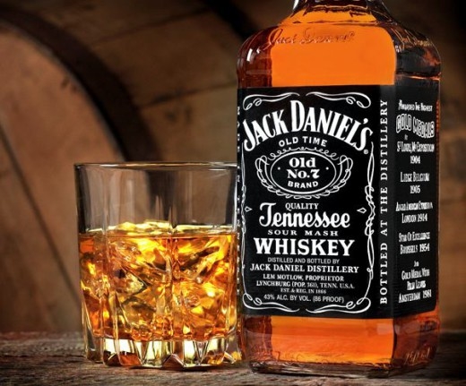 Jack daniels на столе