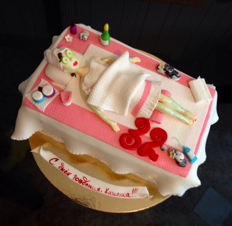 Торт на день рождения сестре прикольные. Прикольные торты. Торт для подруги. Тортик подруге на день рождения. Прикольный торт подруге на др.