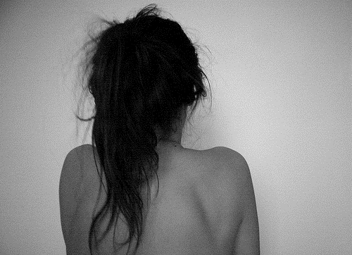 Девушка сзади с черными волосами   фото 014