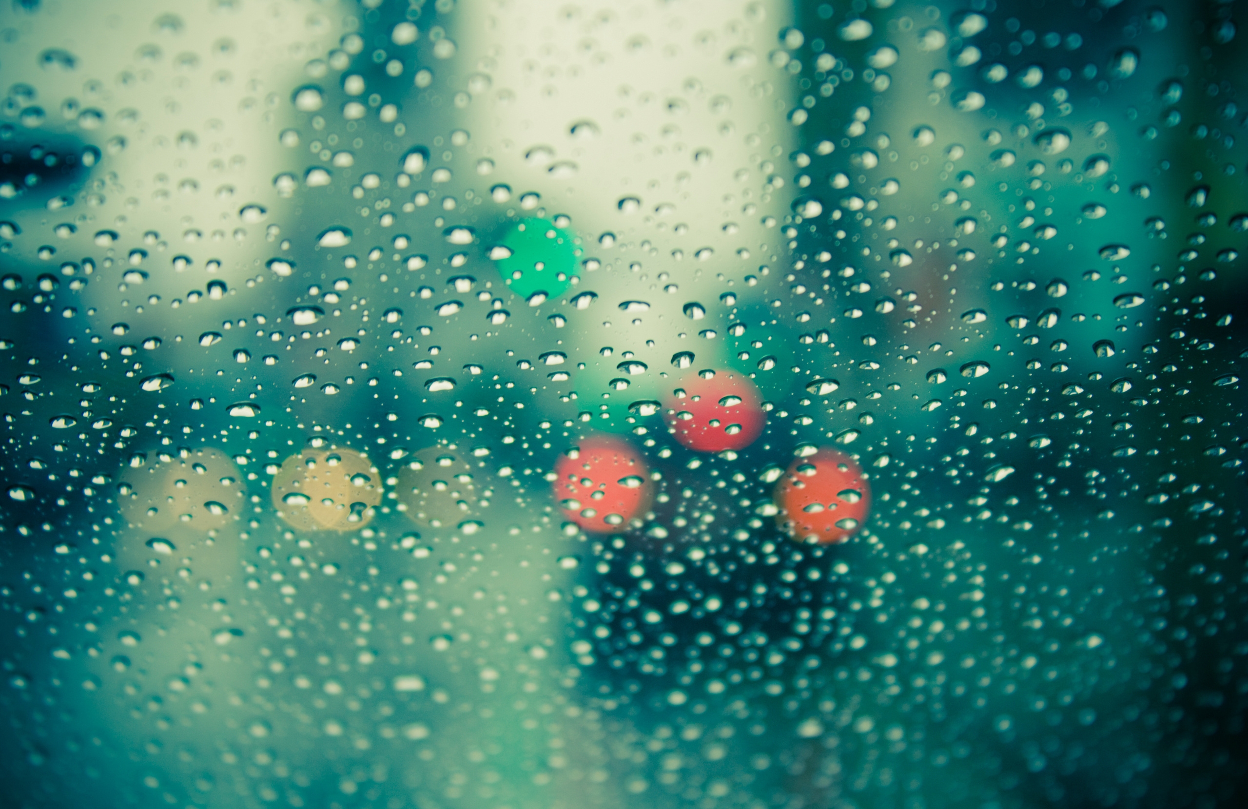 Весенний дождь за окном фото