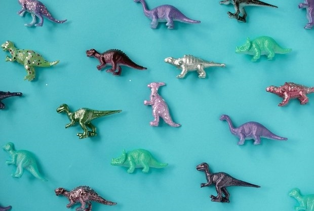 Красивые фото динозавров с людьми 005