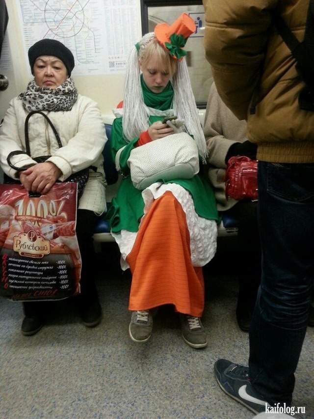 Смешные фото людей в метро   подборка 014