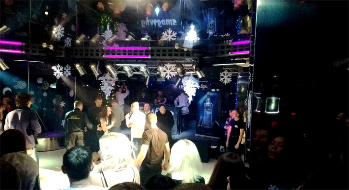 Фото девушек без лица в ночном клубе   подборка (7)