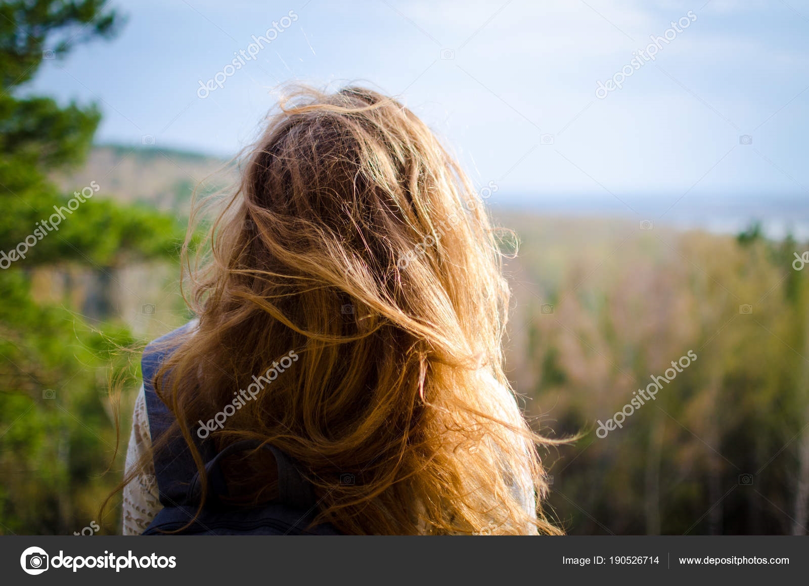 Фото девушек в лесу летом со спины   подборка (6)
