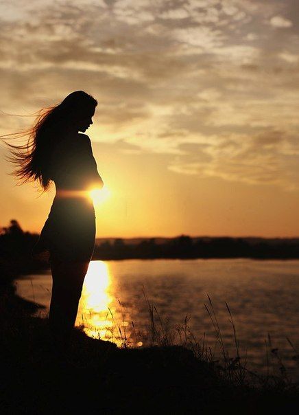 Фото девушек на закате солнца на море   подборка (5)
