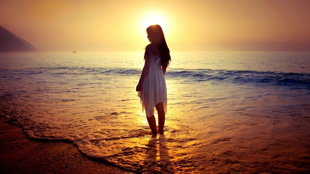 Фото девушек на закате солнца на море   подборка (8)