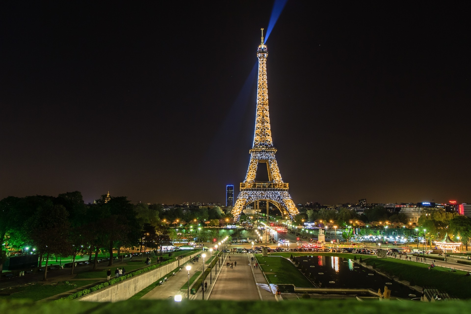 Эйфелева башня ночью   фото в большом разрешении (18)