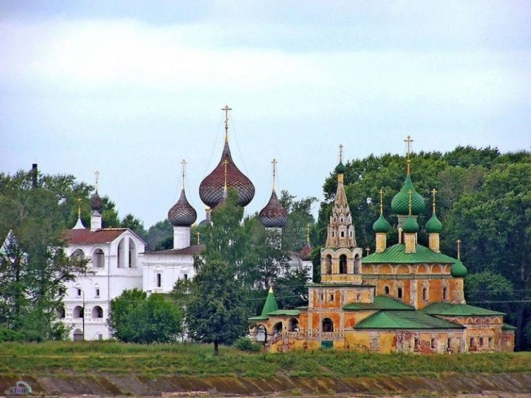 Фото на фоне церкви скандал