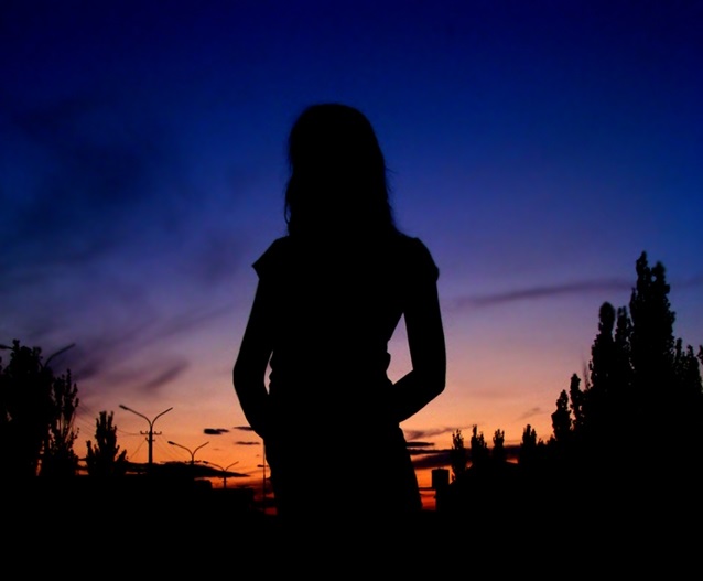 Фото девушки на закате силуэт – очень красивые018