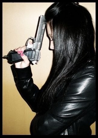 Фото Девушки С Пистолетом Без Лица