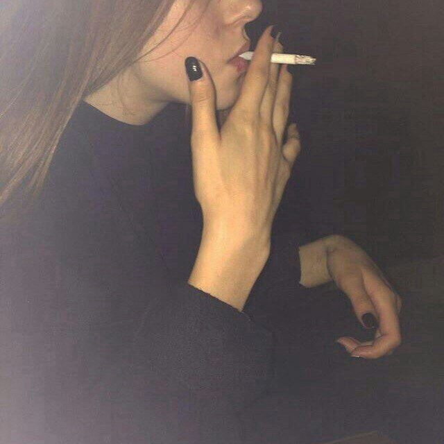 Девушка с сигаретой фото на аву008