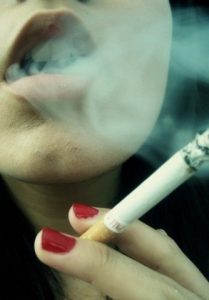 Девушка с сигаретой фото на аву019