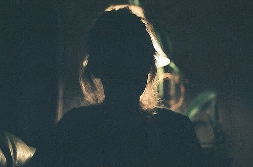 Фото Девушки В Темноте На Улице