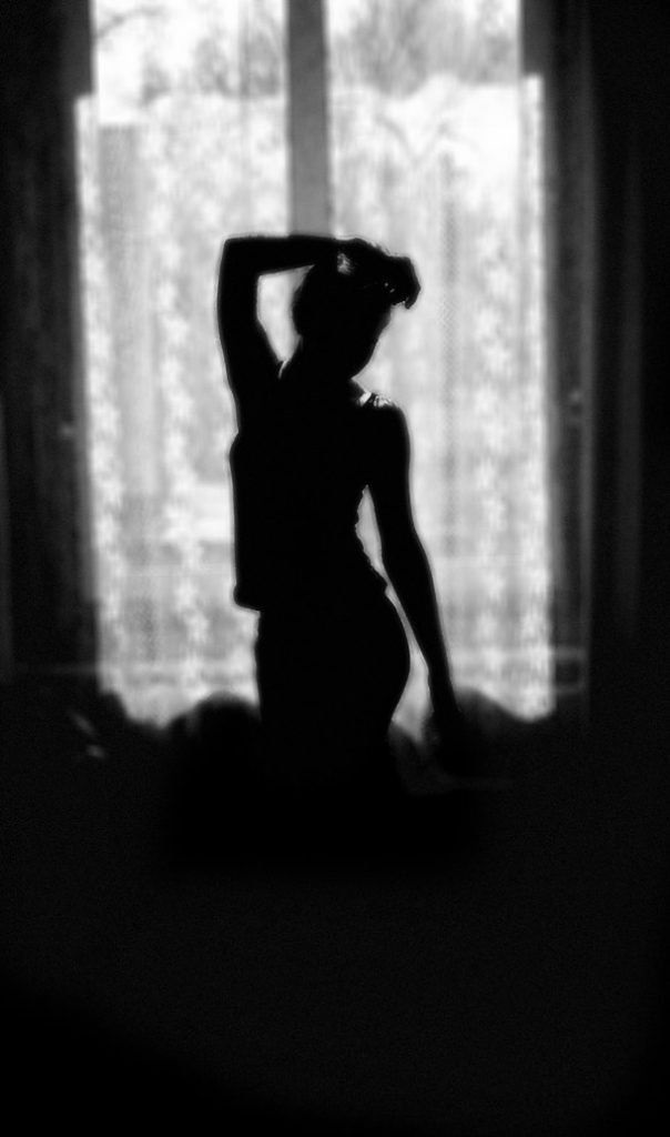 Черно Белое Фото Девушек Брюнеток