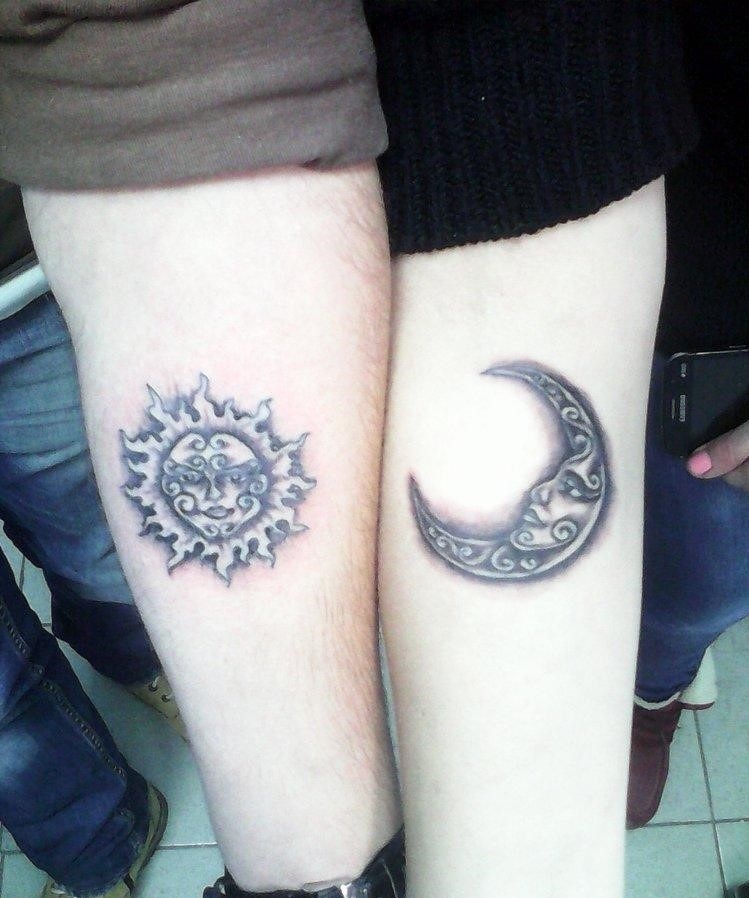 Красивая татуировка луна и солнце 026