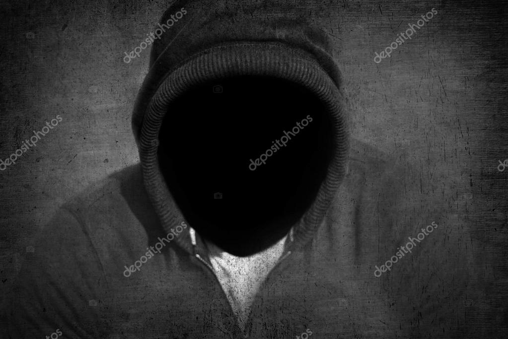 Фото человека в капюшоне без лица 001