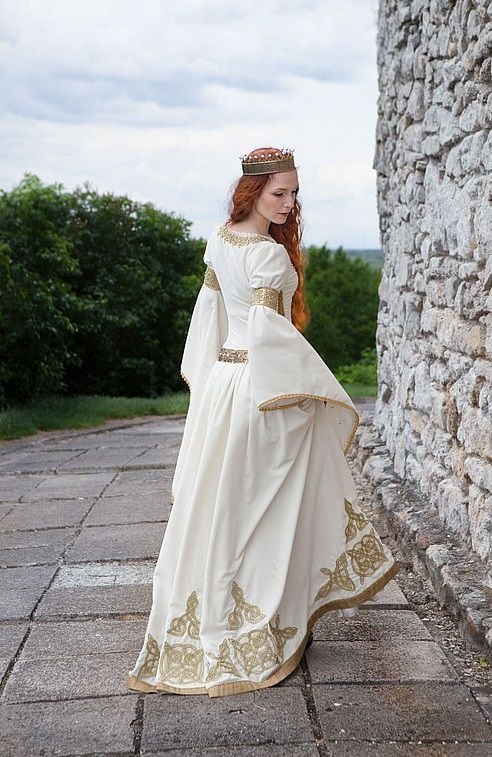 Платья средние века