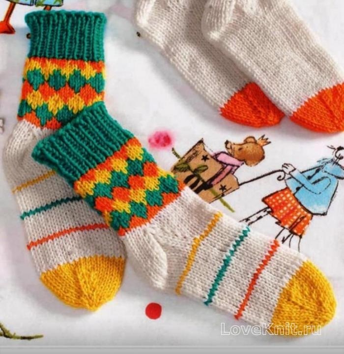 Вязаные детские носки с рисунком 019