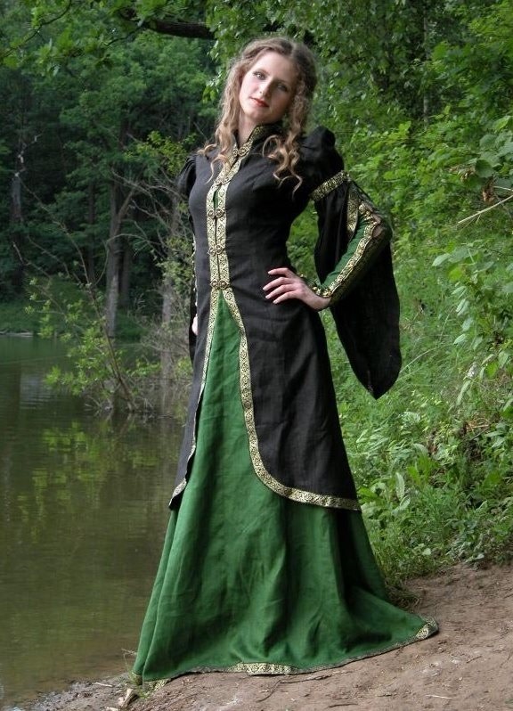 Зеленое средневековое платье 019