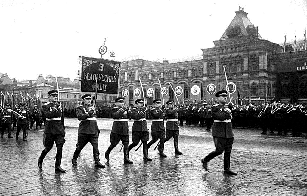 Картина парад на красной площади 1945