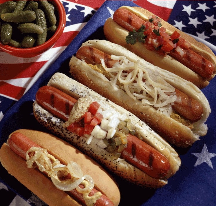 Фаст стране. Национальный день хот-дога (National hot Dog Day).. Американский хот дог. Хот дог в Америке. Американская кухня блюда.
