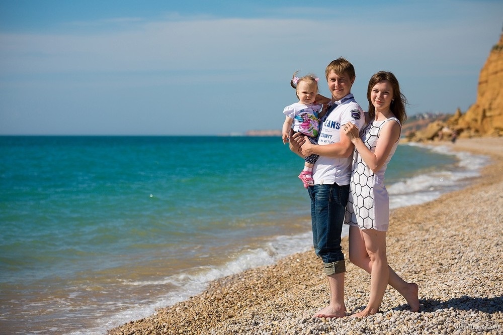 Анапа семейные пары. Семья на море. Семья с малышом на море. Фотосессия на море дети. Семейная фотосессия на море.