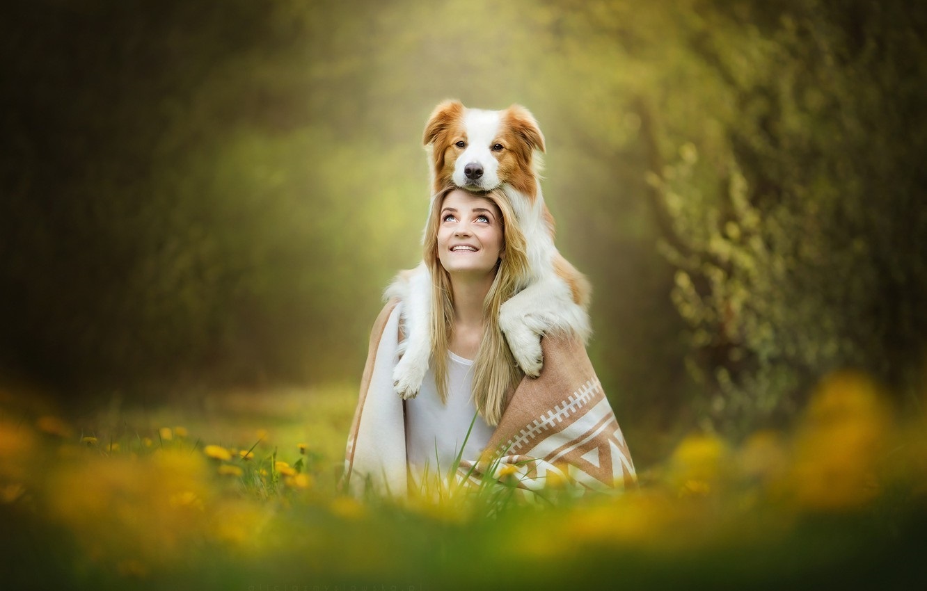Фото рыжая девушка с собакой006