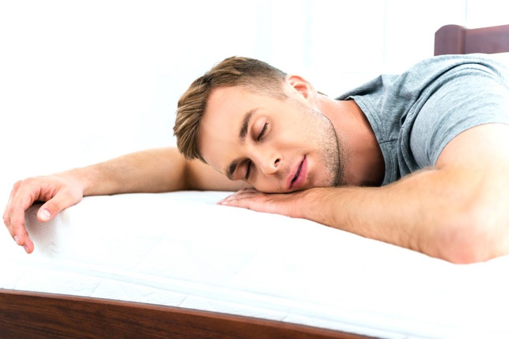 Можно ли спать без подушки взрослым