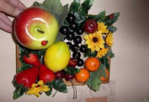 Яркие картины из искусственных фруктов 026