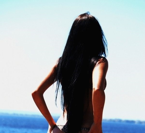 Девушка спиной с длинными волосами фото 2021 (5)