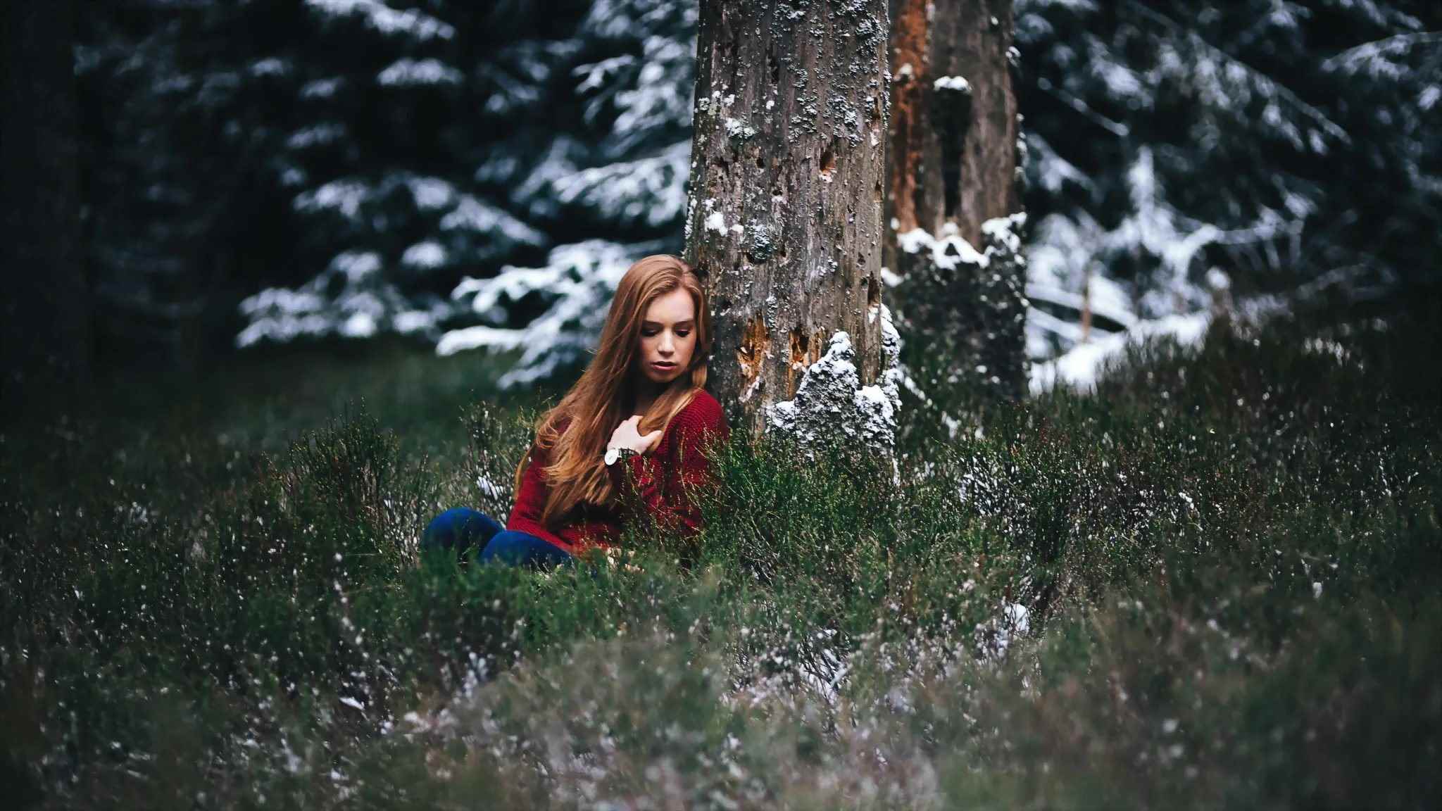 Фото весной в лесу девушка