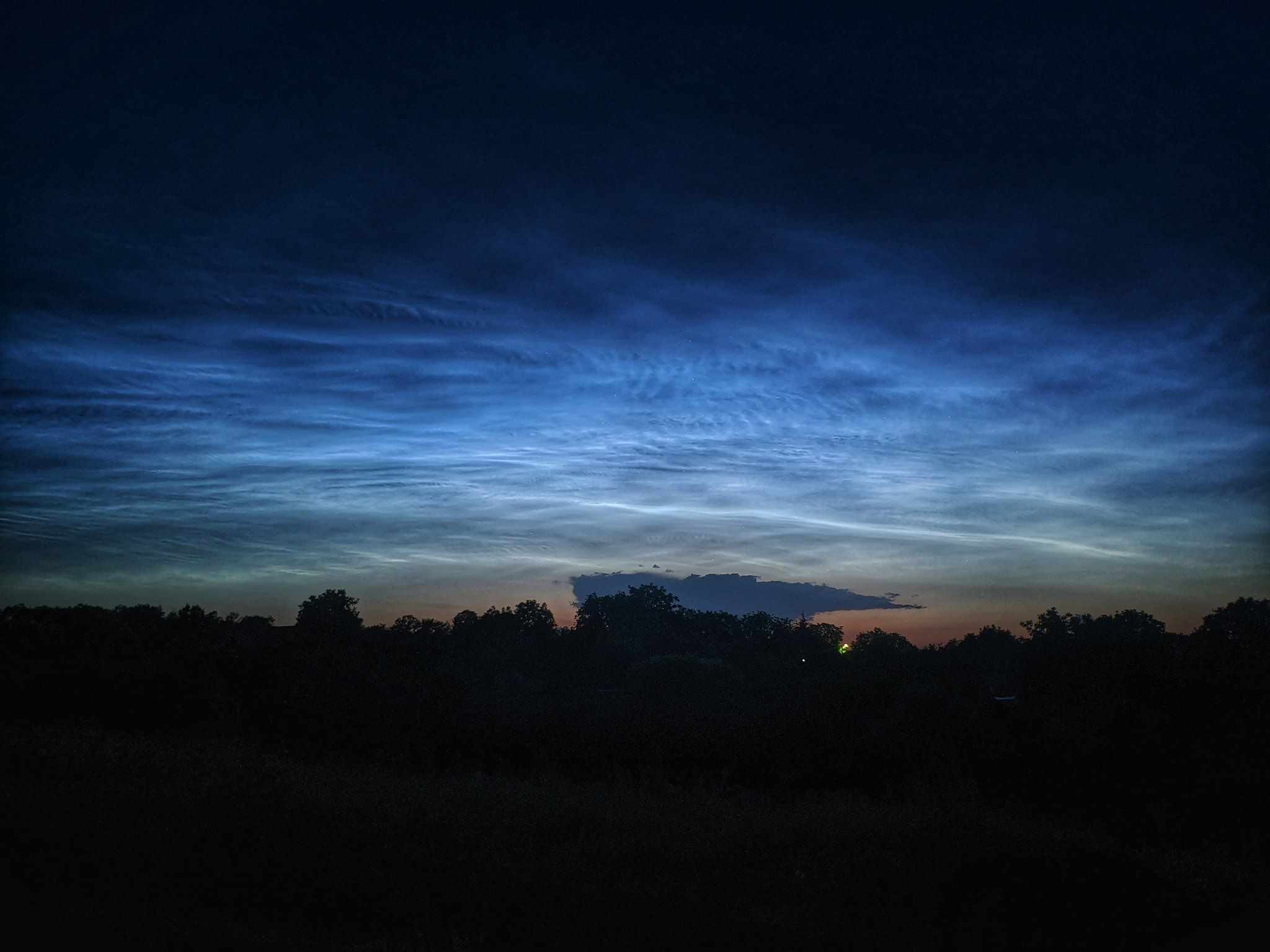 Красивое ночное небо с облаками 03