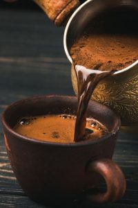 Как кофе помогает бодрствовать