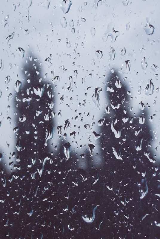 Фон дождя на стекле 004