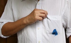 Как очистить пятно от ручки с одежды
