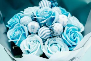 Букет белых и синих цветов с бабочками   прикольные картинки 9