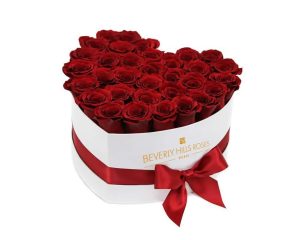 Букет красных роз и подарочная коробка с посланием 9